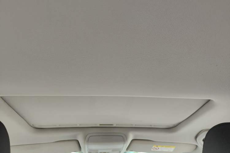 Used Volkswagen Sagitar 2015 1.6L Manual Comfort Model Headliner