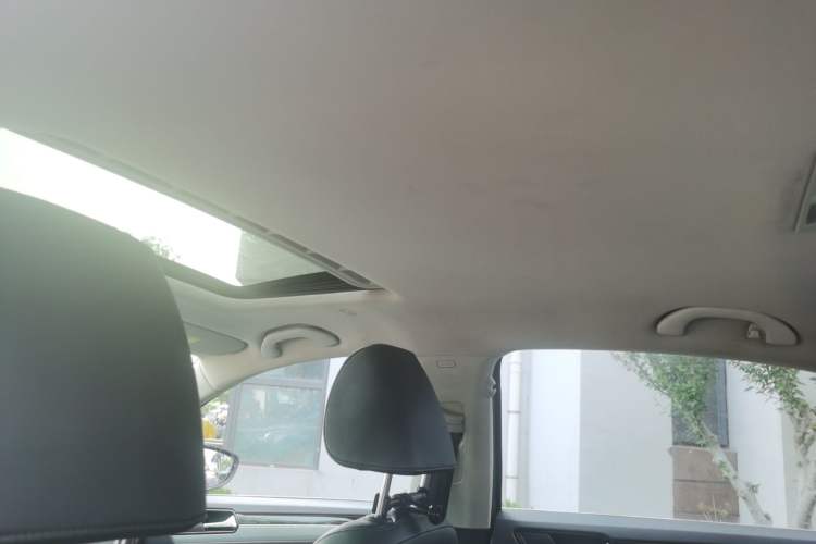 Used Volkswagen Sagitar 2015 1.6L Manual Comfort Model Headliner