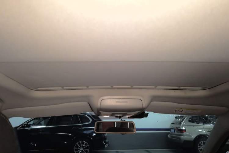 Used Volkswagen Sagitar 2015 230TSI Automatic Comfort Version Headliner