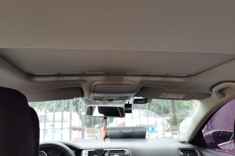 Used Volkswagen Sagitar 2015 1.6L Manual Comfort Model Headliner