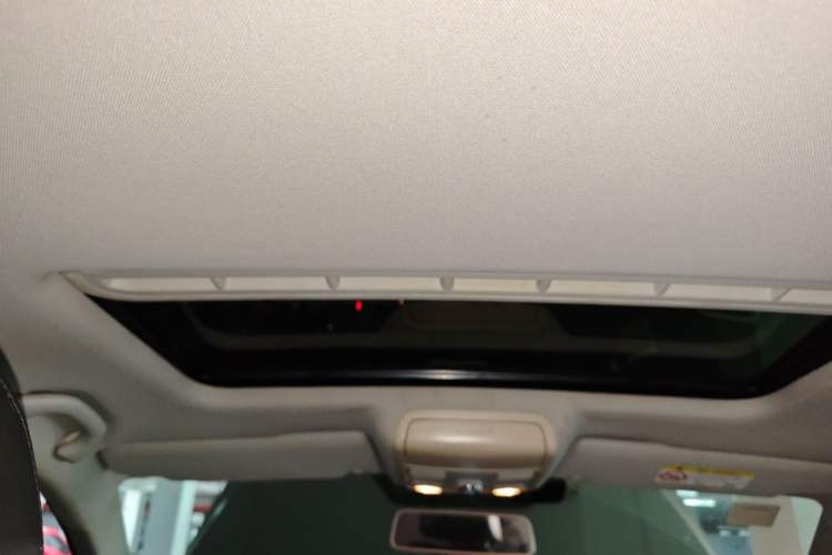 Used Volkswagen Sagitar 2015 1.6L Manual Comfort Model Headliner