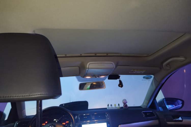 Used Volkswagen Sagitar 2015 1.6L Manual Comfort Model Headliner
