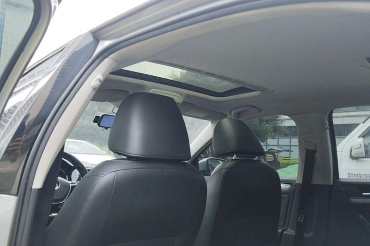 Used Volkswagen Sagitar 2015 1.6L Automatic Comfort Model Headliner