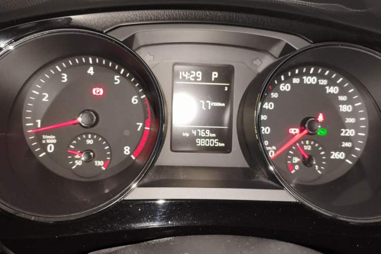 Used Volkswagen Sagitar 2015 230TSI Automatic Comfort Version Instrument Cluster