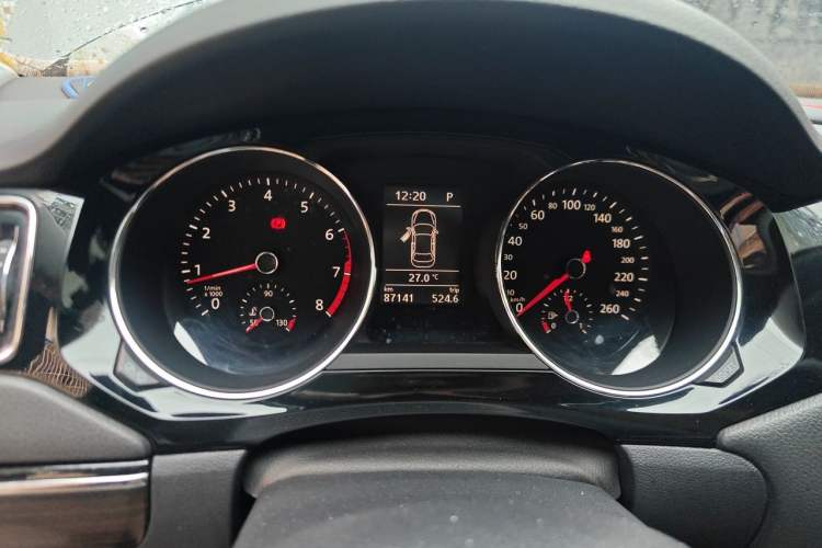 Used Volkswagen Sagitar 2015 230TSI Automatic Luxury Model Instrument Cluster