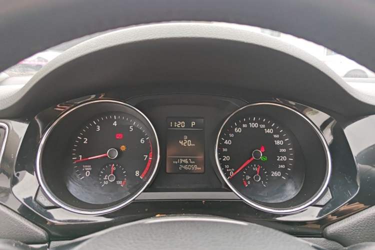 Used Volkswagen Sagitar 2015 230TSI Automatic Comfort Version Instrument Cluster