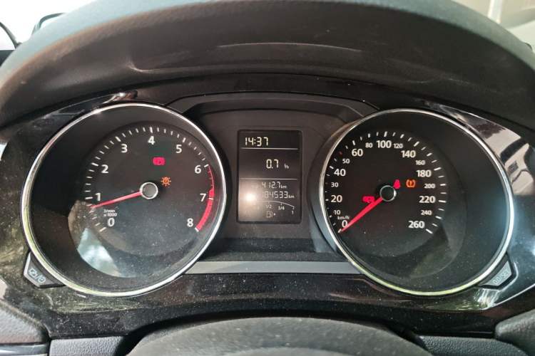 Used Volkswagen Sagitar 2015 1.6L Manual Comfort Model Instrument Cluster