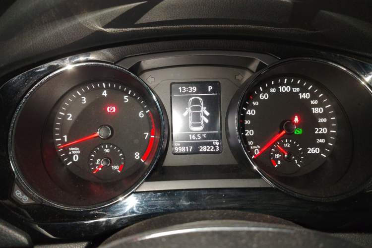 Used Volkswagen Sagitar 2015 230TSI Automatic Luxury Model Instrument Cluster