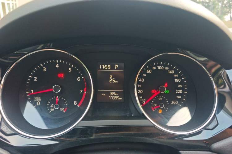 Used Volkswagen Sagitar 2015 230TSI Automatic Comfort Version Instrument Cluster