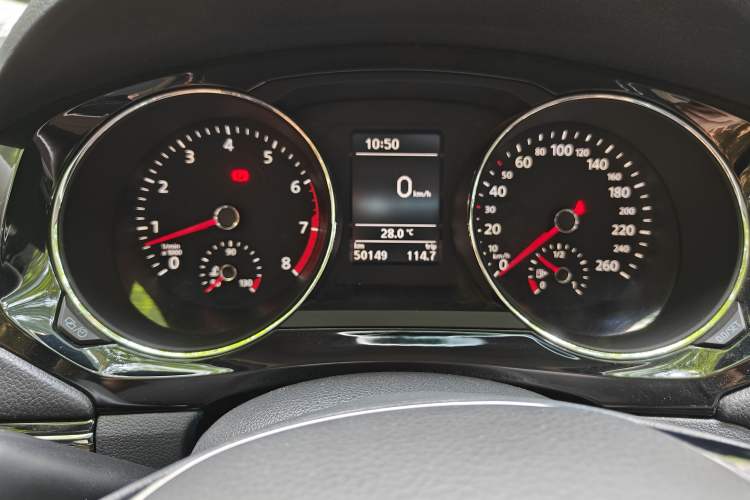 Used Volkswagen Sagitar 2015 230TSI Manual Luxury Edition Instrument Cluster