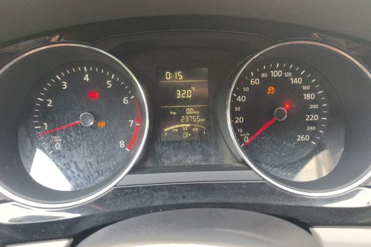 Used Volkswagen Sagitar 2015 1.6L Manual Comfort Model Instrument Cluster