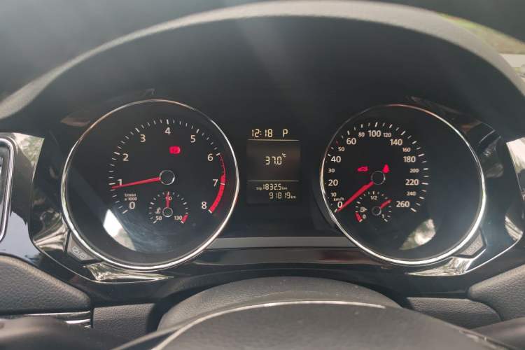 Used Volkswagen Sagitar 2015 230TSI Automatic Comfort Version Instrument Cluster