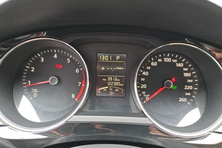 Used Volkswagen Sagitar 2015 1.6L Automatic Comfort Model Instrument Cluster