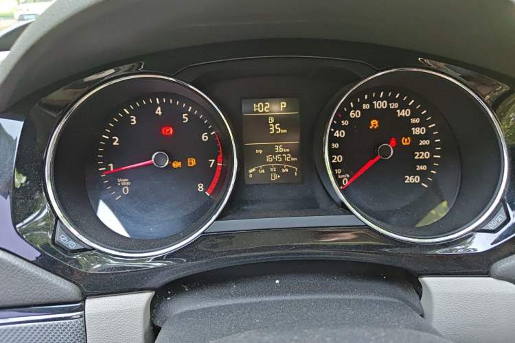 Used Volkswagen Sagitar 2015 1.6L Automatic Comfort Model Instrument Cluster