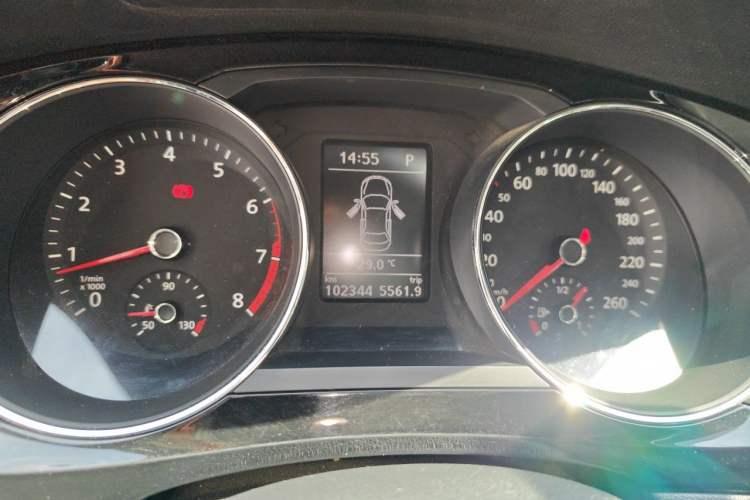 Used Volkswagen Sagitar 2015 230TSI Automatic Luxury Model Instrument Cluster