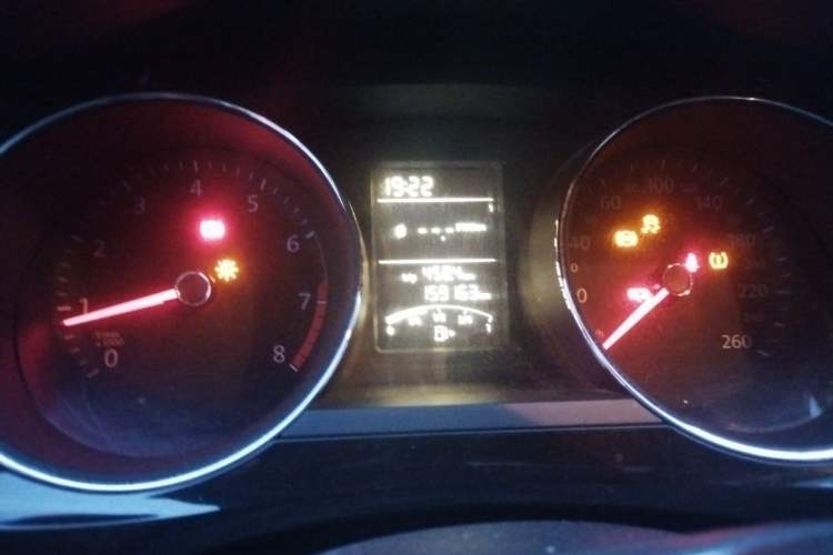 Used Volkswagen Sagitar 2015 1.6L Manual Comfort Model Instrument Cluster