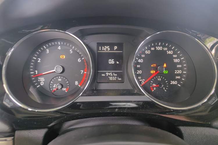 Used Volkswagen Sagitar 2015 230TSI Automatic Comfort Version Instrument Cluster