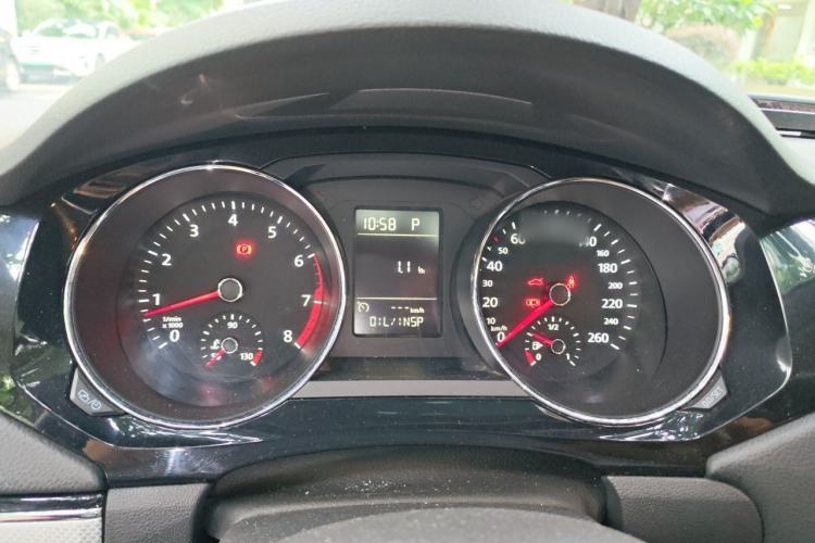 Used Volkswagen Sagitar 2015 230TSI Automatic Comfort Version Instrument Cluster