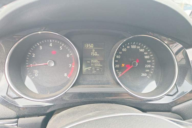 Used Volkswagen Sagitar 2015 1.6L Manual Comfort Model Instrument Cluster