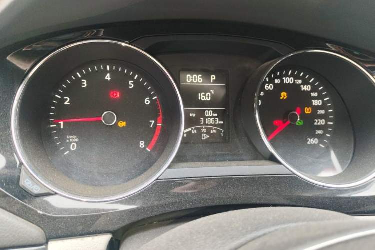 Used Volkswagen Sagitar 2015 1.6L Automatic Comfort Model Instrument Cluster