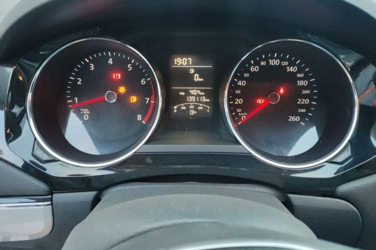 Used Volkswagen Sagitar 2015 1.6L Manual Comfort Model Instrument Cluster
