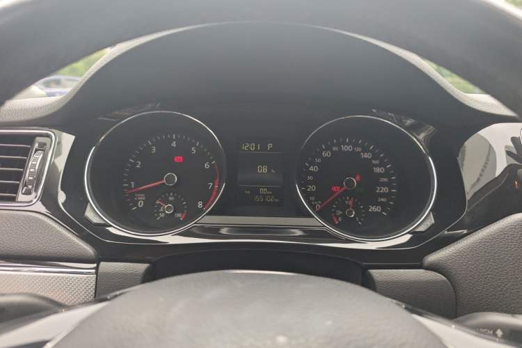 Used Volkswagen Sagitar 2015 230TSI Automatic Comfort Version Instrument Cluster