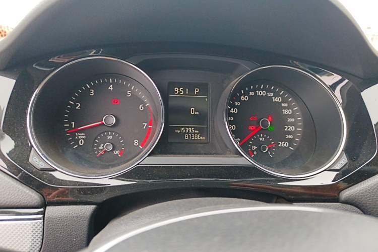 Used Volkswagen Sagitar 2015 230TSI Automatic Comfort Version Instrument Cluster