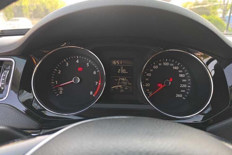Used Volkswagen Sagitar 2015 1.6L Manual Comfort Model Instrument Cluster