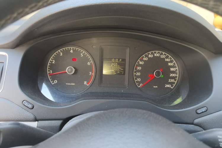 Used Volkswagen Sagitar 2015 1.6L Automatic Comfort Model Instrument Cluster