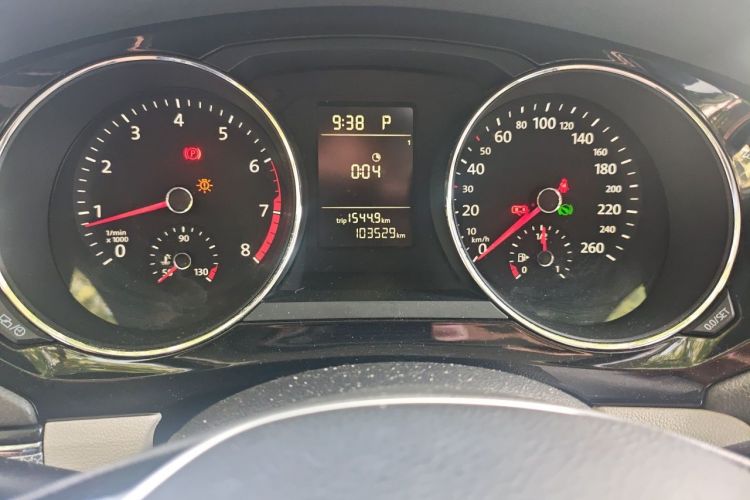 Used Volkswagen Sagitar 2015 230TSI Automatic Comfort Version Instrument Cluster