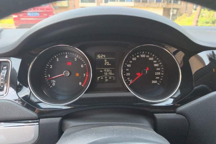 Used Volkswagen Sagitar 2015 1.6L Manual Comfort Model Instrument Cluster