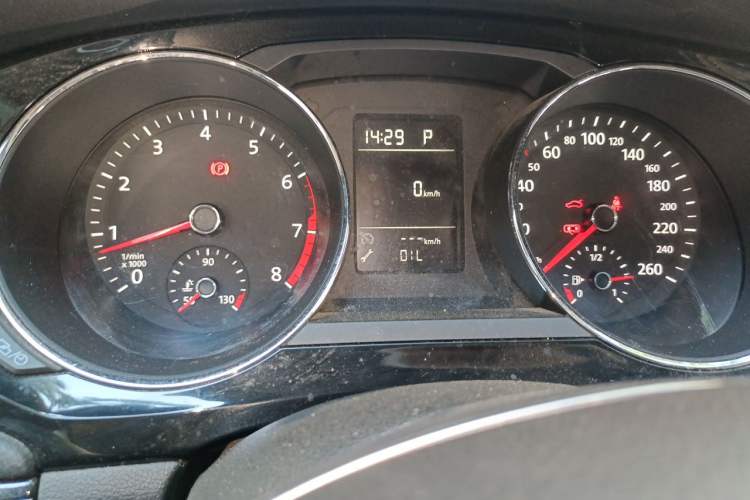 Used Volkswagen Sagitar 2015 230TSI Automatic Comfort Version Instrument Cluster