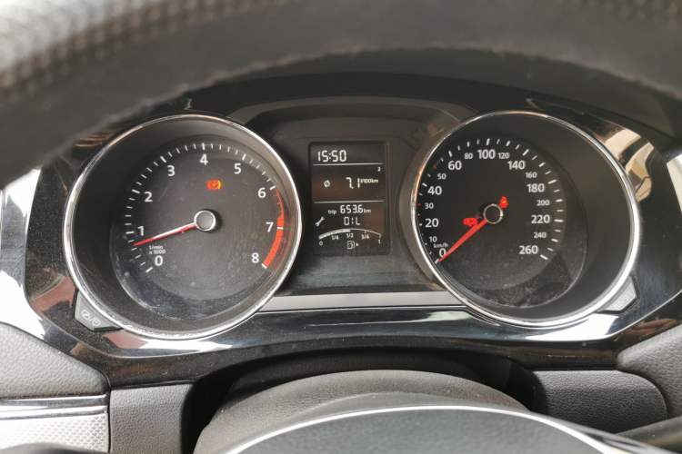 Used Volkswagen Sagitar 2015 1.6L Manual Comfort Model Instrument Cluster