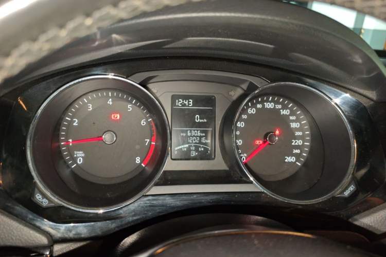 Used Volkswagen Sagitar 2015 1.6L Manual Comfort Model Instrument Cluster