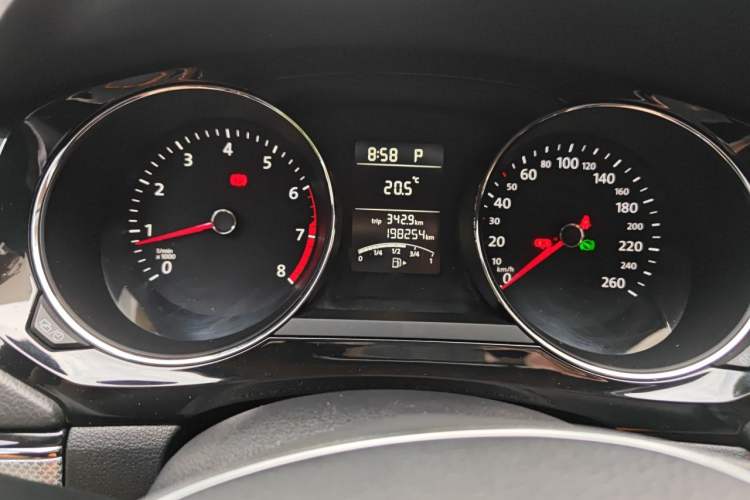 Used Volkswagen Sagitar 2015 1.6L Automatic Comfort Model Instrument Cluster