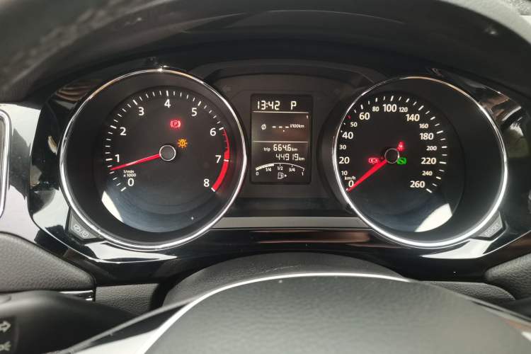 Used Volkswagen Sagitar 2015 1.6L Automatic Comfort Model Instrument Cluster