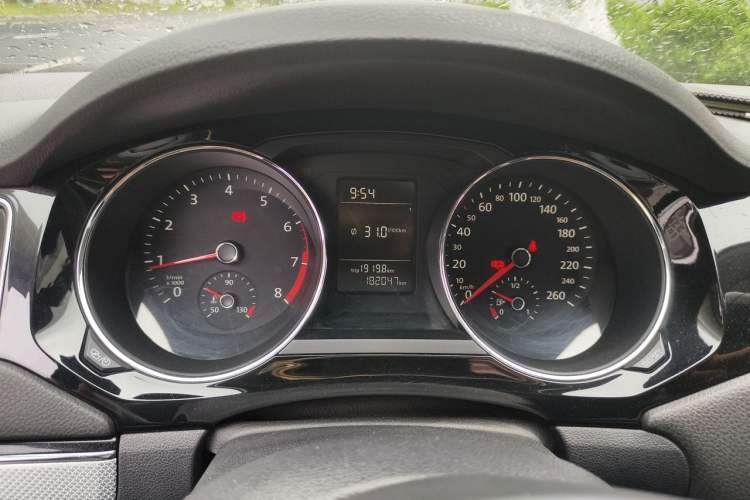 Used Volkswagen Sagitar 2015 230TSI Manual Comfort Version Instrument Cluster