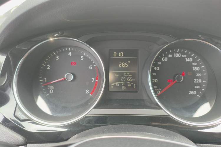 Used Volkswagen Sagitar 2015 1.6L Manual Comfort Model Instrument Cluster