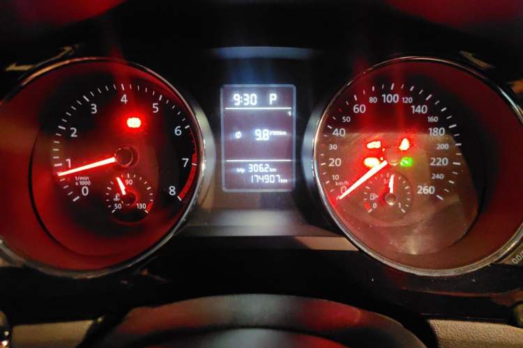 Used Volkswagen Sagitar 2015 230TSI Automatic Comfort Version Instrument Cluster