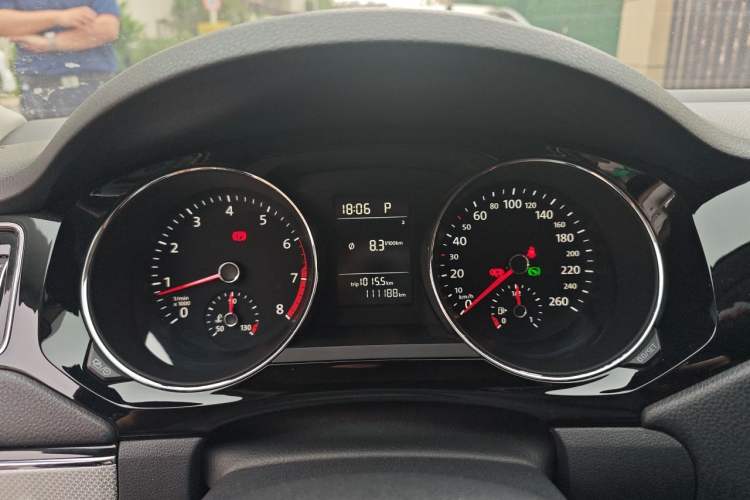 Used Volkswagen Sagitar 2015 230TSI Automatic Comfort Version Instrument Cluster