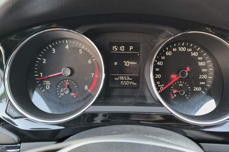 Used Volkswagen Sagitar 2015 230TSI Automatic Comfort Version Instrument Cluster