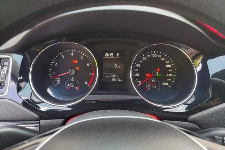 Used Volkswagen Sagitar 2015 230TSI Automatic Comfort Version Instrument Cluster