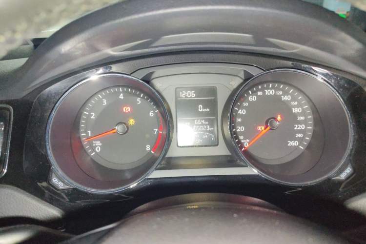 Used Volkswagen Sagitar 2015 1.6L Manual Comfort Model Instrument Cluster