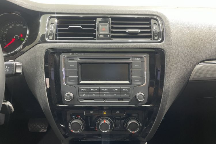 Used Volkswagen Sagitar 2015 1.6L Automatic Comfort Model Interior 11