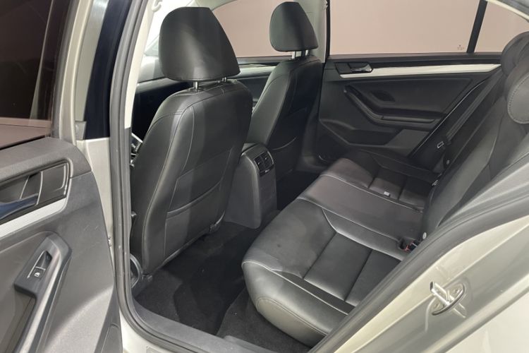 Used Volkswagen Sagitar 2015 1.6L Automatic Comfort Model Interior 2