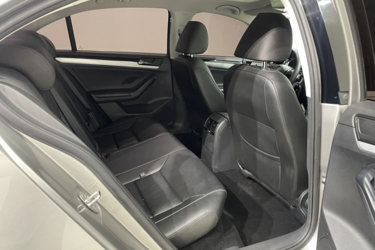 Used Volkswagen Sagitar 2015 1.6L Automatic Comfort Model Interior 3