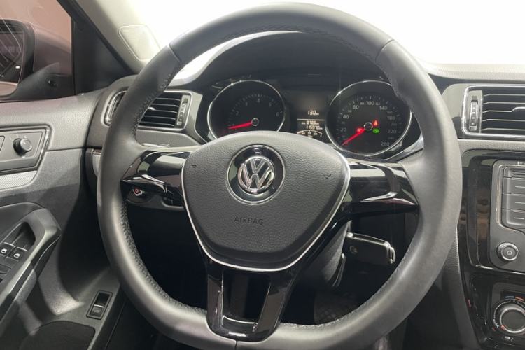Used Volkswagen Sagitar 2015 1.6L Automatic Comfort Model Interior 4