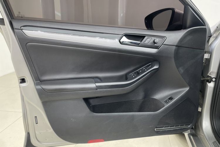 Used Volkswagen Sagitar 2015 1.6L Automatic Comfort Model Interior 6