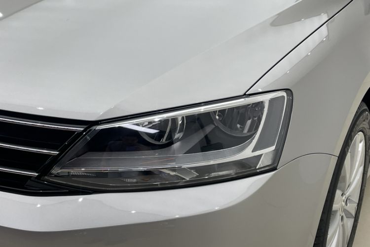 Used Volkswagen Sagitar 2015 1.6L Automatic Comfort Model Left Front Headlight