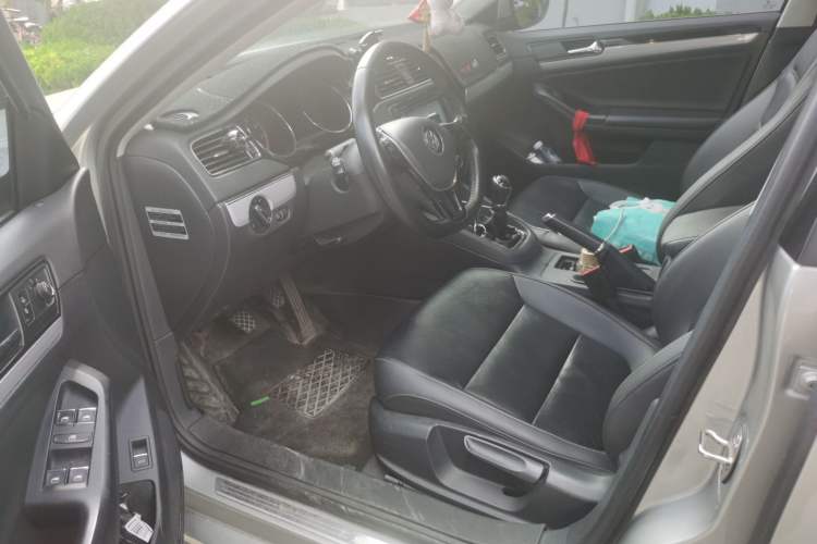 Used Volkswagen Sagitar 2015 1.6L Manual Comfort Model Left Front Seat